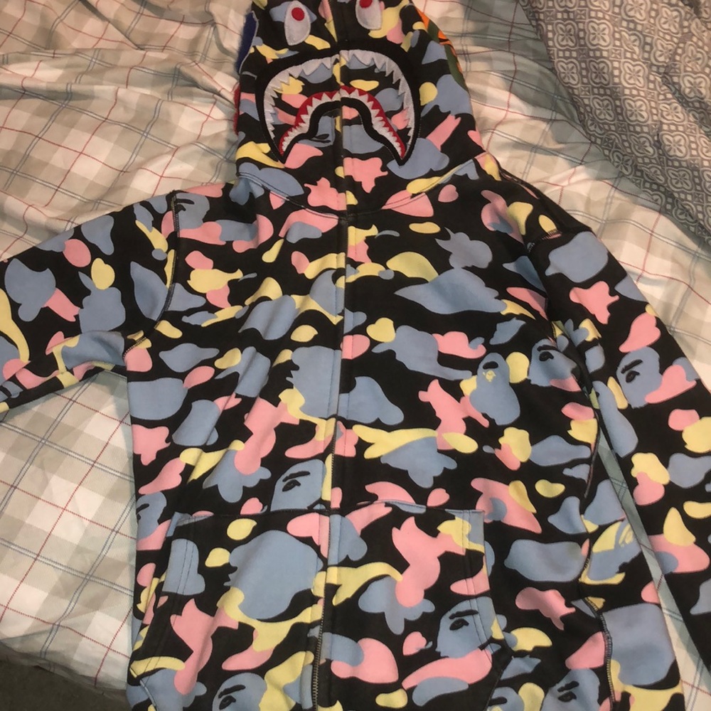 Bape hoodie rare!!